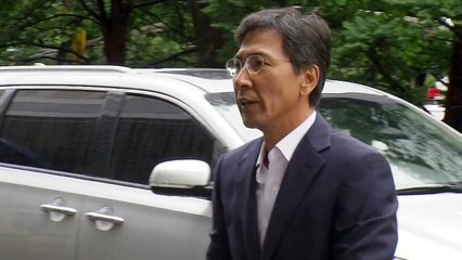 [현장영상] '성폭행 혐의' 안희정, 굳은 얼굴로 법원 출석 / YTN