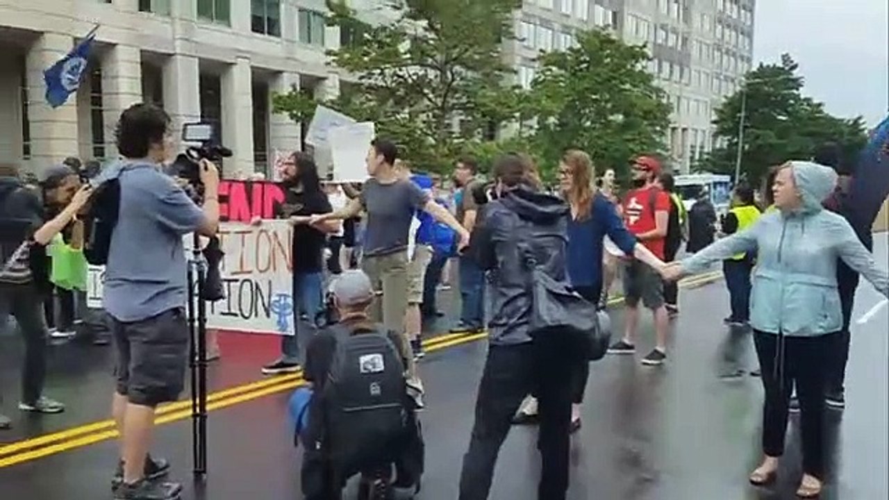 6) ICE Protests   Tucker Carlson Tonight.     “F*ck your borders, f*ck your walls, we will make your system fall!" Activists confront ICE employees.