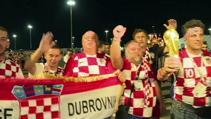 Download Video: Celebran hinchas croatas pase a cuartos en Rusia-2018