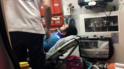 Polis aracı şarampole devrildi: 2 yaralı - İZMİR