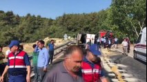 Mersin'de Trafik Kazası! Tarım İşçilerini Taşıyan Midibüs Devrildi