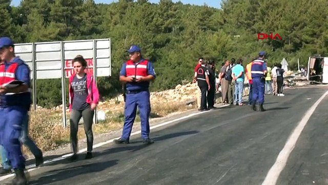 Mersin'de feci kaza: 3 ölü, 200'den fazla yaralı