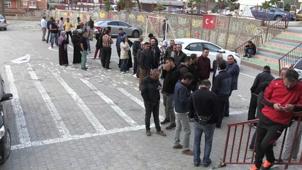 Veliler kayıt için okul önünde sabahladı - YOZGAT