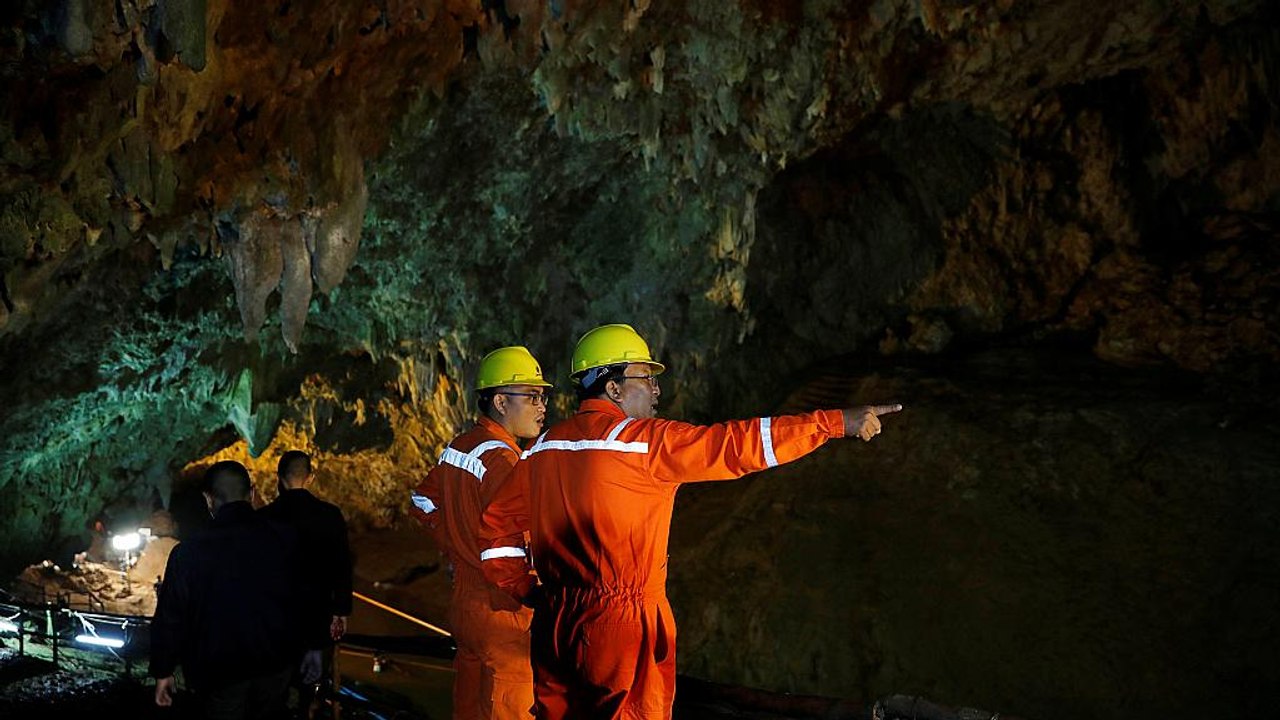 Thailand: Suche nach Fußballteam in Unterwasserhöhle geht weiter