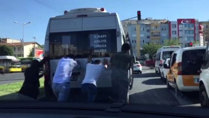 Dolmuş Yolcuları Taşıyacağına, Yolcular Dolmuşu Taşıdı