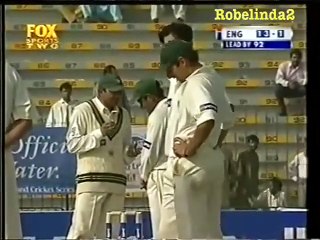 Crazy cricket! Bowled but NOT OUT, Wasim akram shatters hand.mp4
