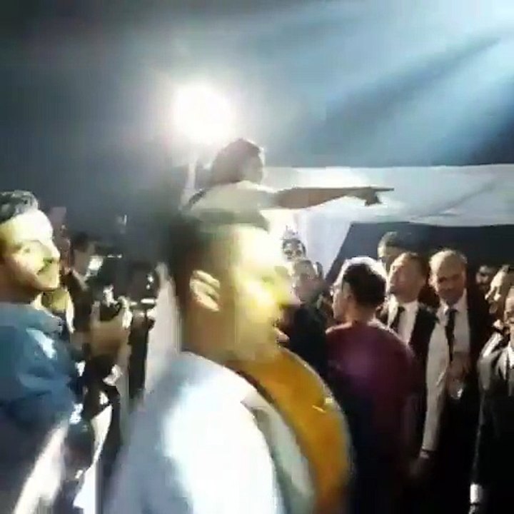 أمينة تنفعل في أحد الأفراح على الحضور وتجبرهم على هذا الأمر!