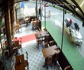 Sakarya'da Feci Kaza: Kadınlar Havada Taklalar Attı