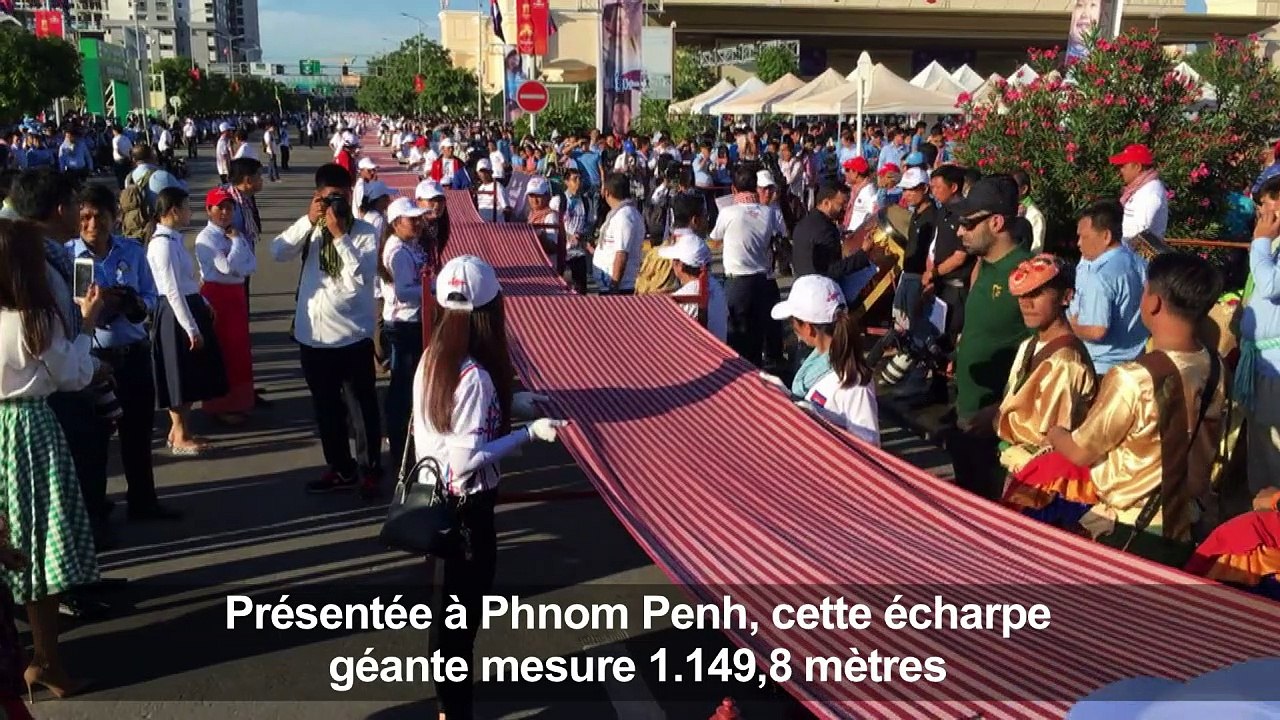 Cambodge: une écharpe tissée longue de plus d'1 km, un record