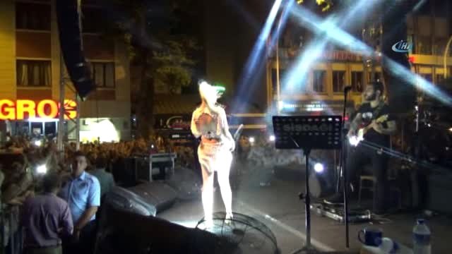 Merve Özbey Konserinde Evlenme Teklifi