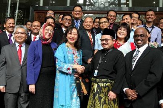 Teresa Kok clocks in as Primary Industries Minister