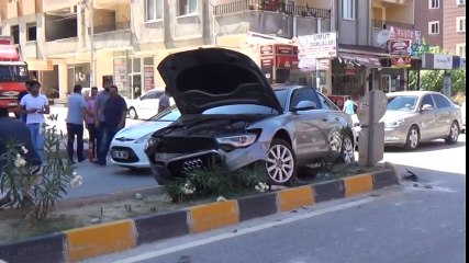 Suriyelilerin Kullandığı İki Araç Birbirine Girdi