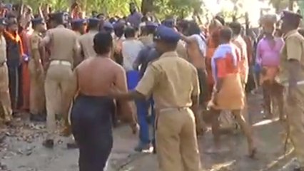 ಮತ್ತೆ ರಣರಂಗವಾದ ಶಬರಿಮಲೆ: 70 ಕ್ಕೂ ಹೆಚ್ಚು ಜನ ಪೊಲೀಸ್ ವಶಕ್ಕೆ | Oneindia Kannada