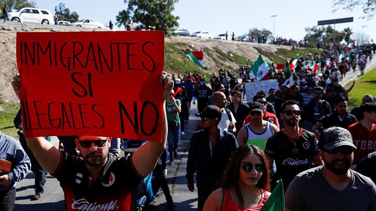 Einwohner Tijuanas protestieren gegen Migranten-Zustrom