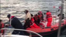 Ege Denizi'nde nefes kesen kurtarma operasyonu...Mahsur kalan 40 göçmenden 10'u böyle kurtarıldı