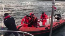 Ege Denizi'nde Nefes Kesen Kurtarma Operasyonu...mahsur Kalan 40 Göçmenden 10'u Böyle Kurtarıldı
