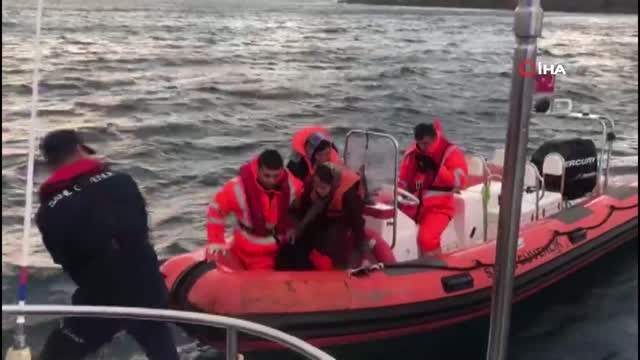 Ege Denizi'nde Nefes Kesen Kurtarma Operasyonu...mahsur Kalan 40 Göçmenden 10'u Böyle Kurtarıldı