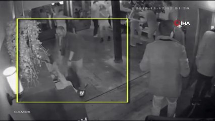 Gece kulübünde dans ederek çanta çaldı...Hırsızlık anları kamerada