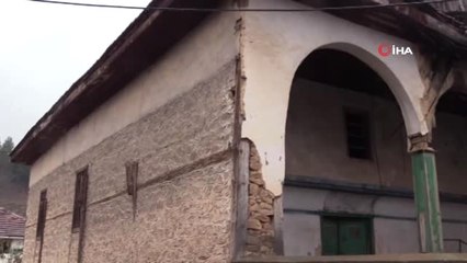 Uşak'ta Tarihi Cami Yıkılmak Üzere