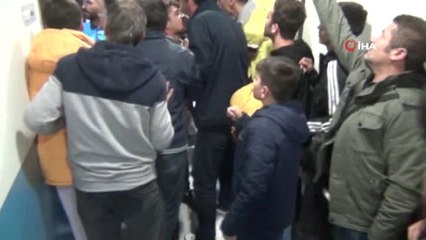 Voleybol Maçı Sonrası Hakem Odası Önünde Arbede