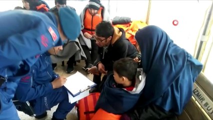 - Göçmen kadın 44 kişinin hayatını kurtardı- Balıkesir'in ayvalık ilçesinde yumurta adasında karaya oturan teknedeki 13'ü çocuk 44 kişi nefes kesen operasyonla kurtarıldı- Eşinin telefonunundan 158'i arayan mülteci kadın 44 kişin...