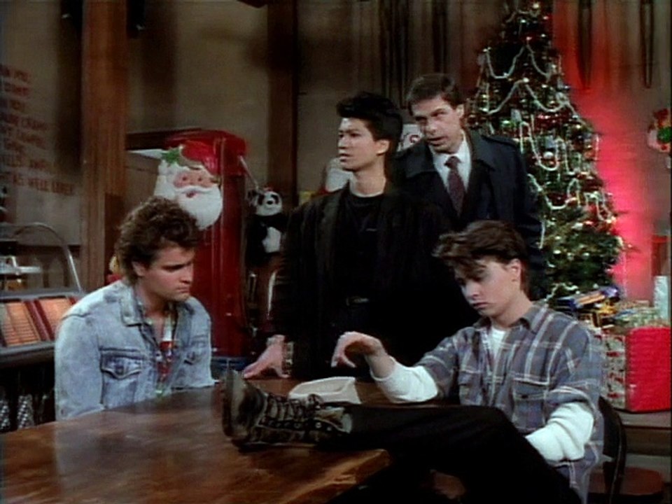 21 Jump Street  S02E11 - Christmas In Saigon