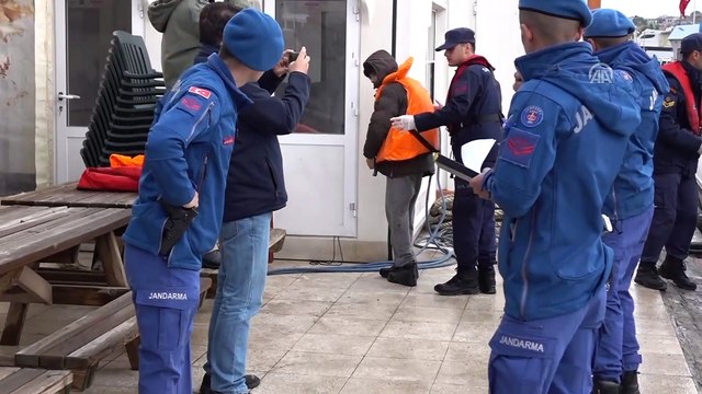 Adada mahsur kalan düzensiz göçmenler kurtarıldı (1) - BALIKESİR