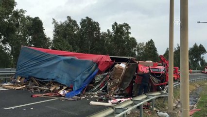 Tır devrildi: 1 ölü - İZMİR