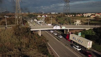 Images de drone blocage de Port de Bouc à Fos