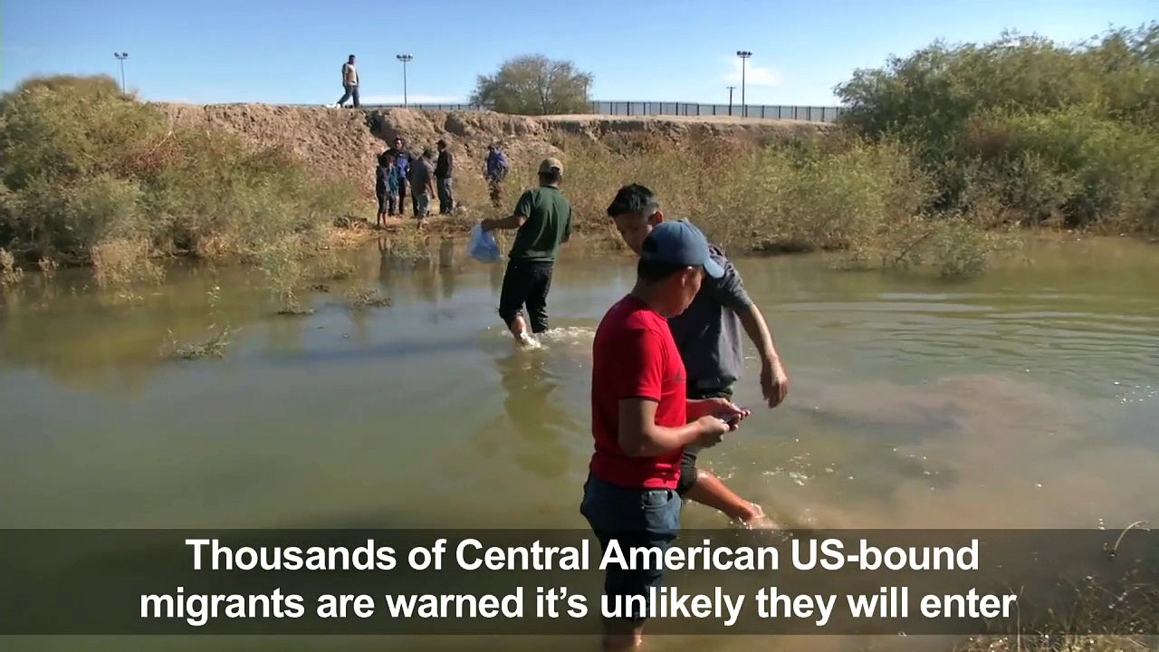 US military place barbed wire at the border with Mexico