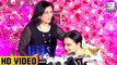 Rekha Shows Respect To Zeenat Aman At Lux Golden Rose Awards 2018