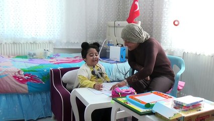 SMA hastası minik Firdevs’in evde eğitim mutluluğu