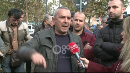 Ora News - Banorët e Astirit në protestë: Banesat do t'i mbrojmë me armë