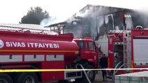 Hastanenin inşaatında çalışan inşaat işçilerin kaldığı prefabrikte yangın