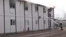 Hastanenin İnşaatında Çalışan İnşaat İşçilerin Kaldığı Prefabrikte Yangın
