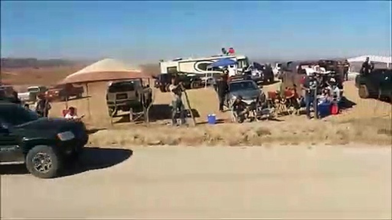 Un 4x4 à contresens pendant le rallye-raid Baja 1000