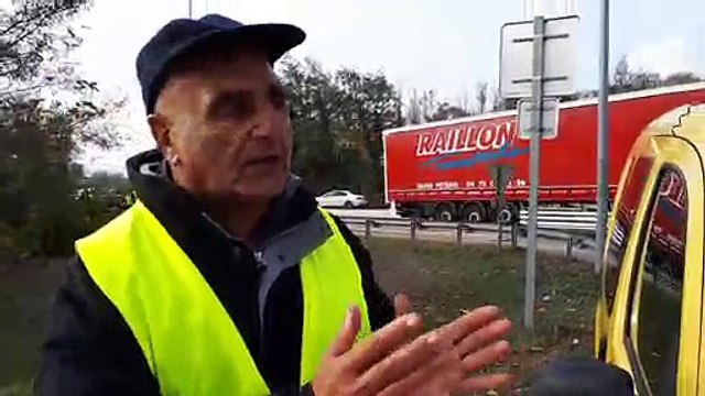 Gilets jaunes: Jean-Claude, policier à la retraite, manifeste pour la première fois de sa vie