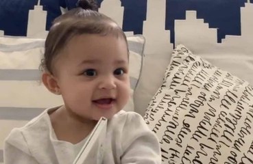 Kylie Jenner essaye de faire dire 'Kylie Cosmetics' à sa fille Stormi