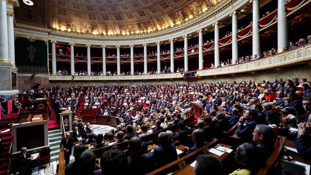 Dites moi oui monsieur le premier ministre ; Fou rire à l'assemblée nationale !