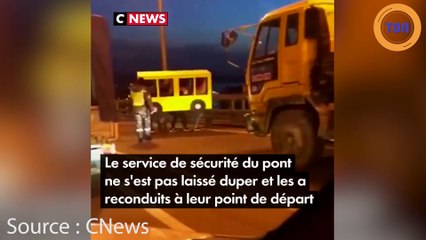 Ils se déguisent en bus pour emprunter un pont interdit aux piétons !