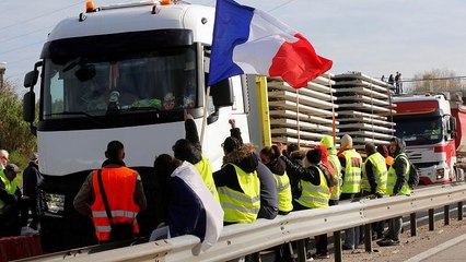 محتجون في فرنسا يغلقون ثلاثة مستودعات للوقود رفضا لزيادة الضرائب