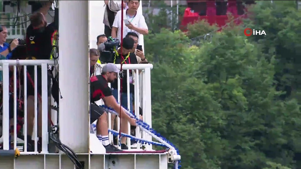- Dünyanın En Yüksek Cam Köprüsünde Bungee Jumping Keyfi Başlıyor