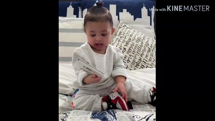 Kylie Jenner le enseña hablar a su hija Stormi
