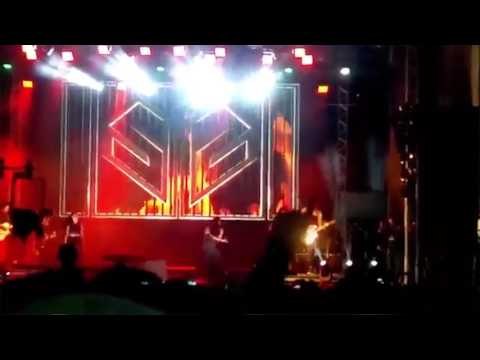 Simone & Simaria: homem leva soco de Simone ao derrubar Simaria em palco