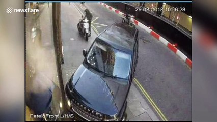 Shameless UK gang stab builder with axes and a samurai sword at jewellers smash and grab robbery