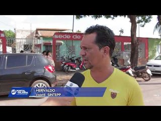 Professores afirmam que ainda não tiveram suas cargas horárias devolvidas.