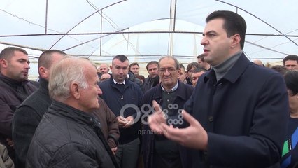 Ora News - Basha takon fermerët e Beratit u premton subvencione