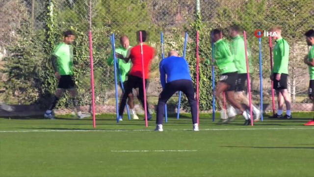 Konyaspor, Aykut Kocaman ile ilk çalışmasını yaptı