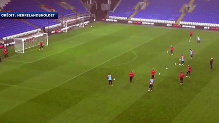 La frappe tonitruante de Jannik Vestergaard face à Kasper Schmeichel