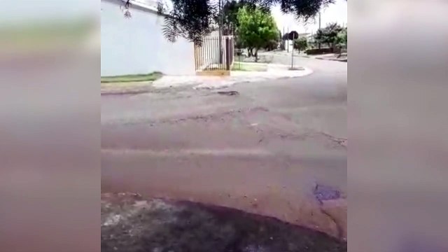 Buracos no Bairro Santa Felicidade geram transtornos a moradores